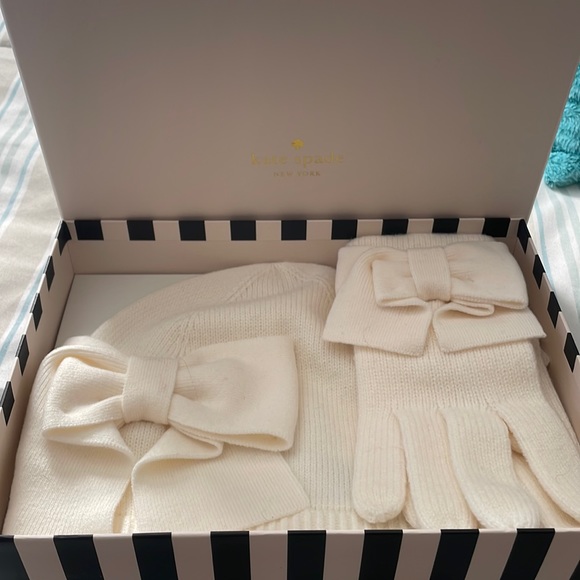 kate spade Accessories Late Spade Hat And Glove Set Poshmark